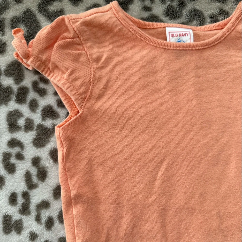 2006 Old Navy Short Sleeve Bodysuit Onesie in Peach Orange Size 6-12 months